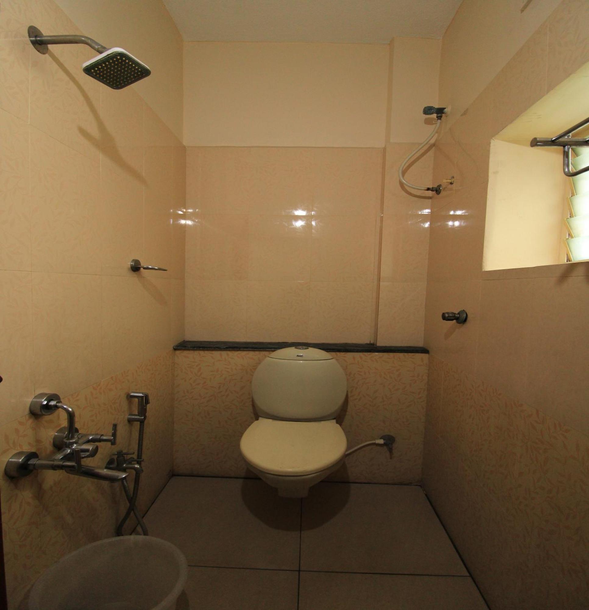 Rathnavel Towers Hotel 2*